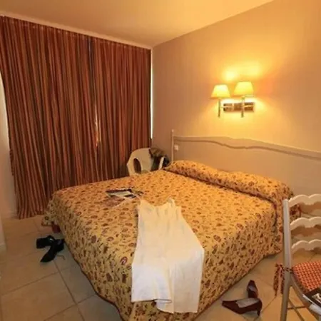 Otel Logis Nimotel Cosy Nîmes