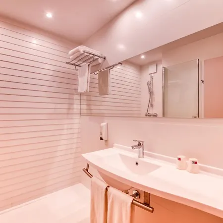 Otel Logis Nimotel Cosy Nîmes