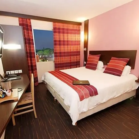 Hotel Logis Nimotel 3*