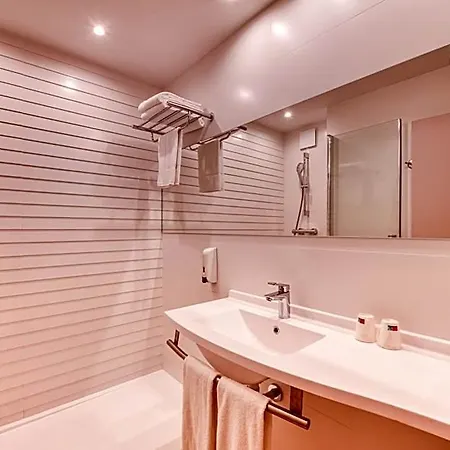 Hotel Logis Nimotel