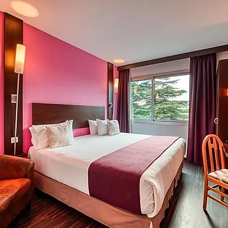 Logis Nimotel 3*